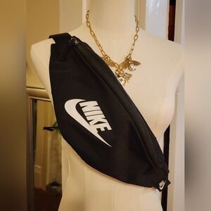 Nike Heritage Black Waistpack Fanny Pack Adjuatabke